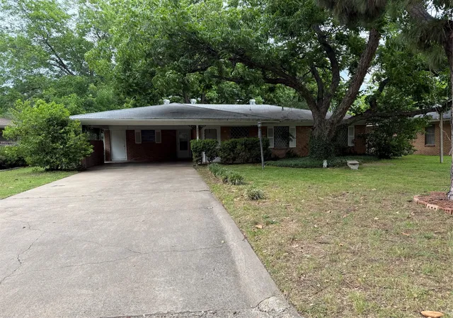 Photo 2 of Single family home for sale at 2402 W 5th Ave, Corsicana, TX 75110 | MLS# 21272071 | Listing updated on 2026-10-05
