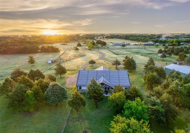 Photo 4 of House for sale at 3412 County Road 2173, Greenville, TX 75402 | MLS# 21272454 | Listing updated on 2026-10-06