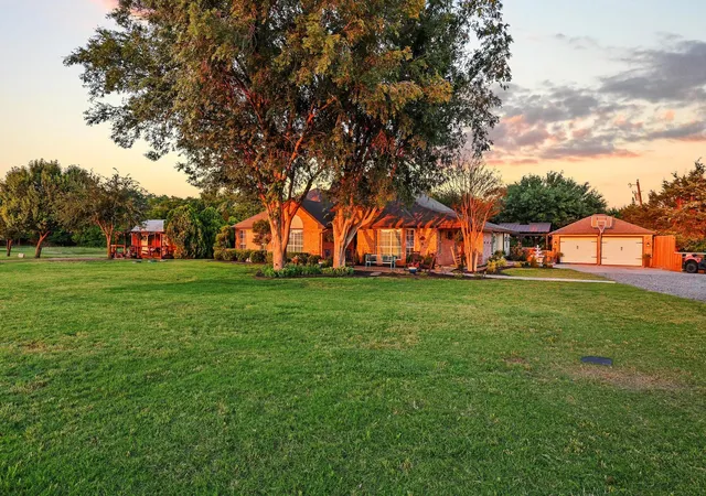 Photo 3 of Single family home for sale at 981 County Road 4918, Trenton, TX 75490 | MLS# 21268765 | Listing updated on 2026-08-31