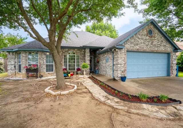 Photo 1 of Single family home for sale at 623 Newlin Ln, Granbury, TX 76048 | MLS# 21267318 | Listing updated on 2026-09-30