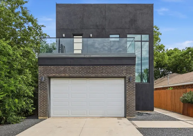 Photo 1 of Sale Pending at 2021 Dennison St, Dallas, TX 75212 | MLS# 21272928 | Listing updated on 2026-07-17