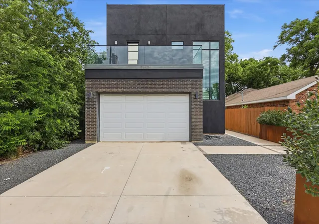 Photo 2 of Sale Pending at 2021 Dennison St, Dallas, TX 75212 | MLS# 21272928 | Listing updated on 2026-07-17