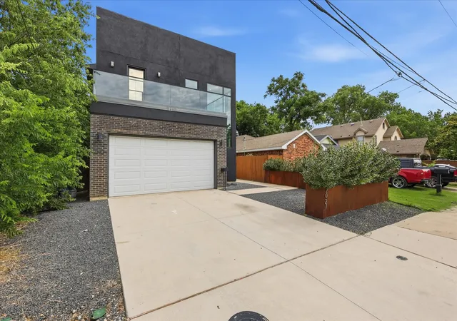 Photo 3 of Sale Pending at 2021 Dennison St, Dallas, TX 75212 | MLS# 21272928 | Listing updated on 2026-07-17