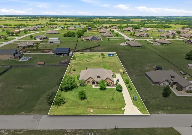 Photo 2 of Single family home for sale at 140 Heather Ln, Decatur, TX 76234 | MLS# 21253297 | Listing updated on 2026-08-17