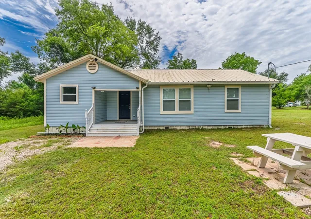 Homes for sale in Emory, TX | 208 Lee Ivie Ln, Emory, TX 75440 | MLS# 21272522