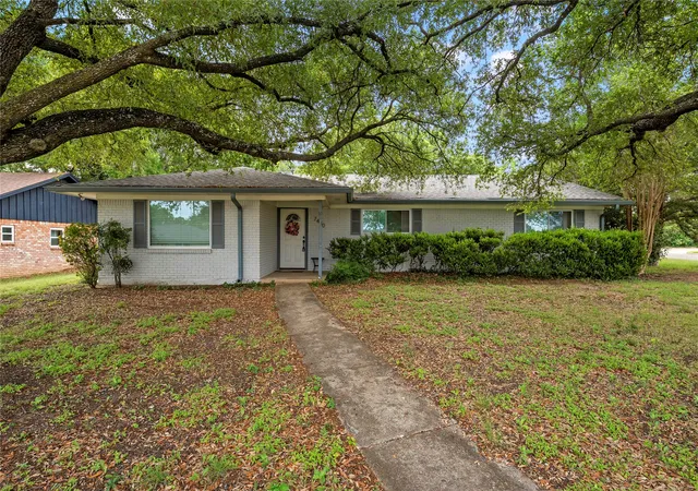 Homes for sale in Woodway, TX | 7440 Brentwood Cir, Woodway, TX 76712 | MLS# 21271969