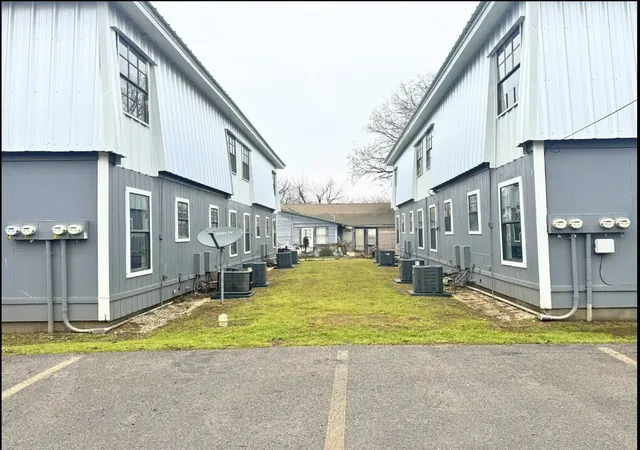 Photo 3 of Multi family home for sale at 208 N Church St, Hillsboro, TX 76645 | MLS# 21273072 | Listing updated on 2026-08-24