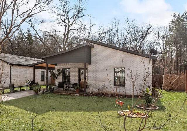 Photo 3 of Single family home for sale at 718 E Crawford St, Denison, TX 75021 | MLS# 21273067 | Listing updated on 2026-07-20