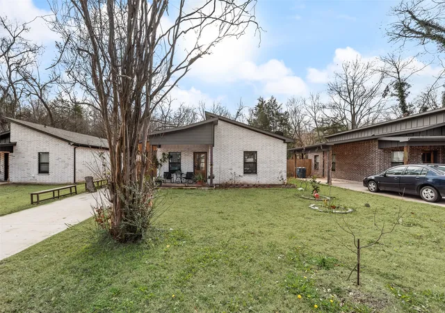 Photo 4 of Single family home for sale at 718 E Crawford St, Denison, TX 75021 | MLS# 21273067 | Listing updated on 2026-07-20