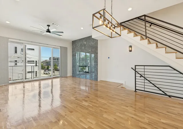 2nd image of 4119 Munger Ave, Dallas, TX 75204 | MLS# 21273076