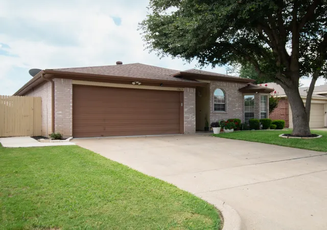 Photo 2 of Single family home for sale at 1363 Yorkshire St #2, Fort Worth, TX 76134 | MLS# 21273102 | Listing updated on 2026-09-01