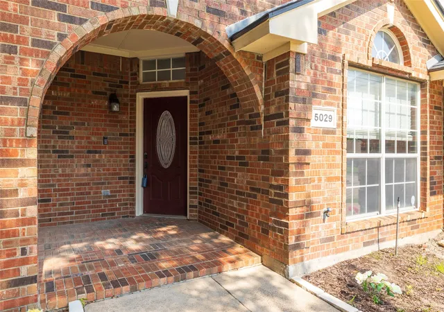 Photo 4 of Single family home for sale at 5029 Skymeadow Dr, Fort Worth, TX 76135 | MLS# 21269451 | Listing updated on 2026-08-29