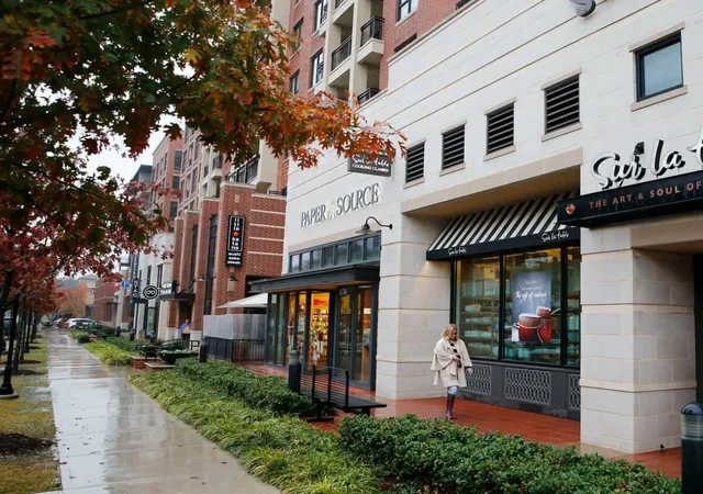 Listing Photo 2 - Condo for sale in building located at 4021 Cole Ave, Dallas, TX 75204 - Unit #204
