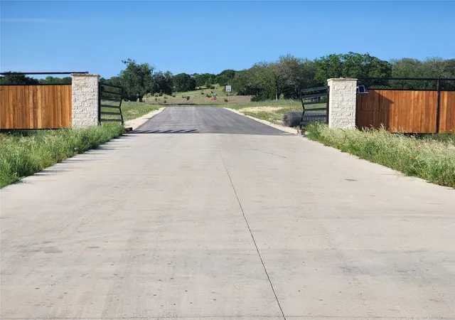 Homes for sale in Oglesby, TX | 374 Yellowstone Dr, Oglesby, TX 76561 | MLS# 21267924