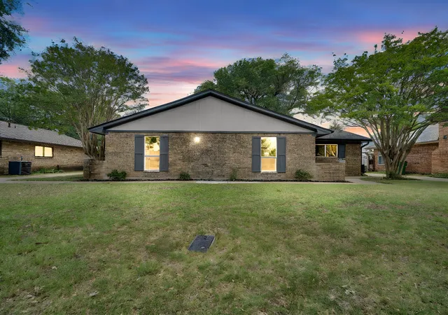Photo 1 of Sale Pending at 411 Gingerbread Ln, Waxahachie, TX 75165 | MLS# 21264413 | Listing updated on 2026-07-16
