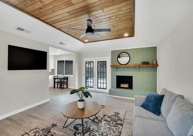 Photo 3 of Sale Pending at 411 Gingerbread Ln, Waxahachie, TX 75165 | MLS# 21264413 | Listing updated on 2026-07-16