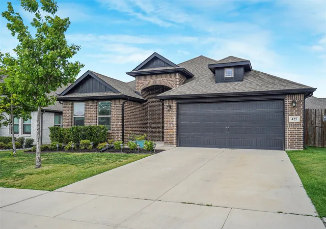 Homes for sale in Weatherford, TX | 425 Escondido St, Weatherford, TX 76087 | MLS# 21273284