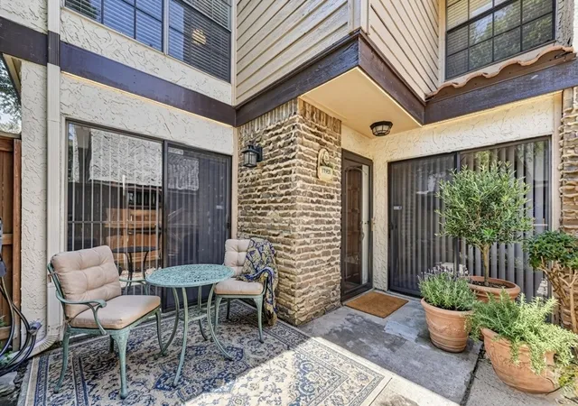 Listing Photo 2 - Condo for sale in building located at 5626 Preston Oaks Rd, Dallas, TX 75254 - Unit #36B