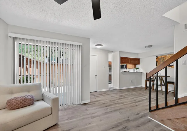 Listing Photo 5 - Condo for sale in building located at 5626 Preston Oaks Rd, Dallas, TX 75254 - Unit #36B