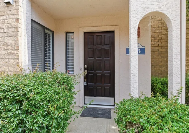Homes for sale in Irving, TX | 551 Ranch Trl #195, Irving, TX 75063 | MLS# 21270836