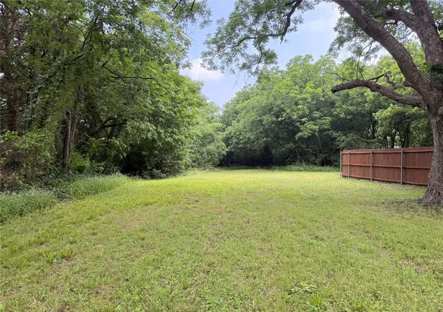 Photo 1 of Land for sale at 113 Davis St, Farmersville, TX 75442 | MLS# 21273204 | Listing updated on 2026-09-25