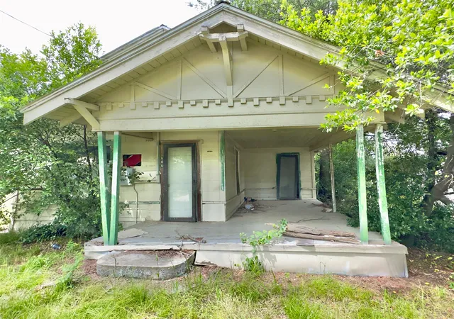 Homes for sale in Sulphur Springs, TX | 606 Houston St, Sulphur Springs, TX 75482 | MLS# 21273351