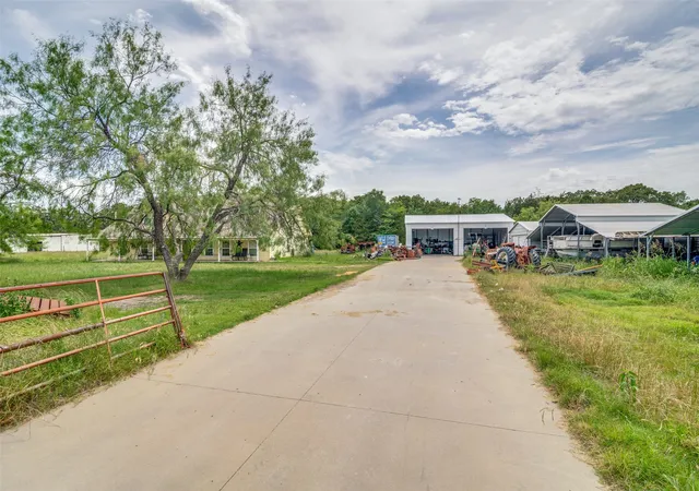 Homes for sale in Kemp, TX | 7302 County Road 4044, Kemp, TX 75143 | MLS# 21273019