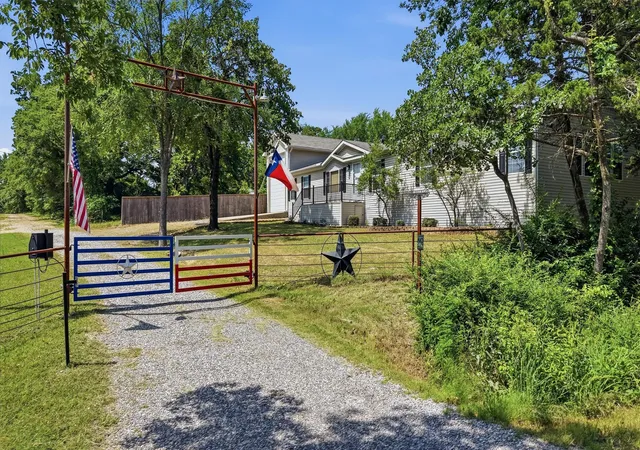 Photo 3 of Single family home for sale at 212 Sunset Rd, Pottsboro, TX 75076 | MLS# 21272010 | Listing updated on 2026-08-11