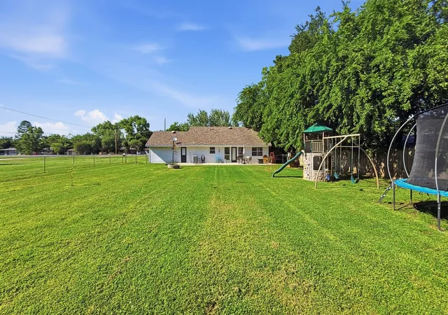 Homes for sale in Bells, TX | 704 W Bells Blvd, Bells, TX 75414 | MLS# 21270002