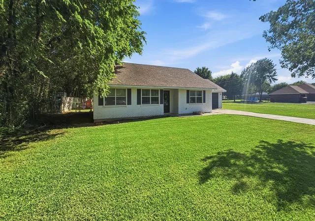 Homes for sale in Bells, TX | 704 W Bells Blvd, Bells, TX 75414 | MLS# 21270002