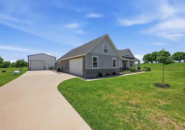 Photo 3 of Single family home for sale at 662 Preakness Pl Rd, Van Alstyne, TX 75495 | MLS# 21273473 | Listing updated on 2026-06-26