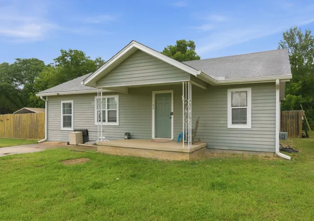 Homes for sale in Whitney, TX | 162 Irving Dr, Whitney, TX 76692 | MLS# 21273517