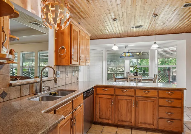 Photo 2 of Single family home for sale at 211 Ashford Ln, Midlothian, TX 76065 | MLS# 21256500 | Listing updated on 2026-07-20