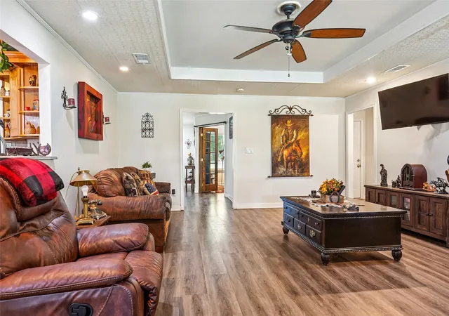 Photo 3 of Single family home for sale at 211 Ashford Ln, Midlothian, TX 76065 | MLS# 21256500 | Listing updated on 2026-07-20