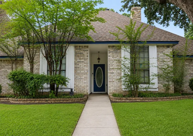 Photo 3 of Single family home for sale at 3302 Westgrove Dr, Arlington, TX 76001 | MLS# 21273553 | Listing updated on 2026-08-22