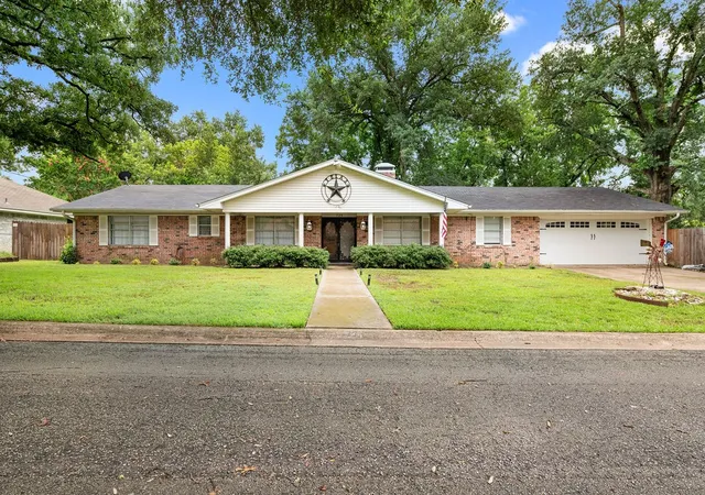 Photo 1 of Single family home for sale at 725 W Blair St, Mineola, TX 75773 | MLS# 21273616 | Listing updated on 2026-09-17