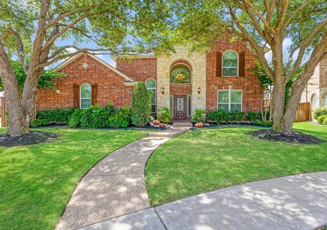 Photo 2 of Sale Pending at 10 Bear Run, Frisco, TX 75033 | MLS# 21244362 | Listing updated on 2026-07-19