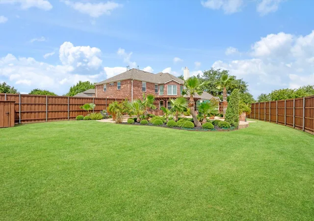 Photo 3 of Sale Pending at 10 Bear Run, Frisco, TX 75033 | MLS# 21244362 | Listing updated on 2026-07-19
