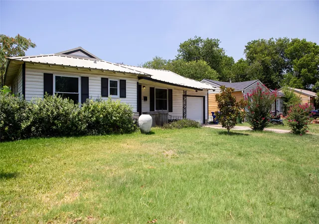 Photo 1 of Single family home for sale at 2004 N 40th St, Waco, TX 76707 | MLS# 21271604 | Listing updated on 2026-09-24