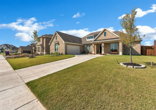Photo 2 of Single family home for sale at 1420 Kendal Dr, De Soto, TX 75115 | MLS# 21264584 | Listing updated on 2026-07-17