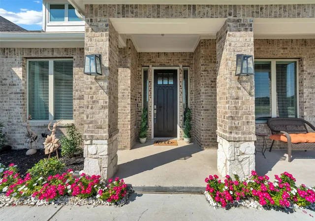 Photo 3 of Single family home for sale at 1420 Kendal Dr, De Soto, TX 75115 | MLS# 21264584 | Listing updated on 2026-07-17