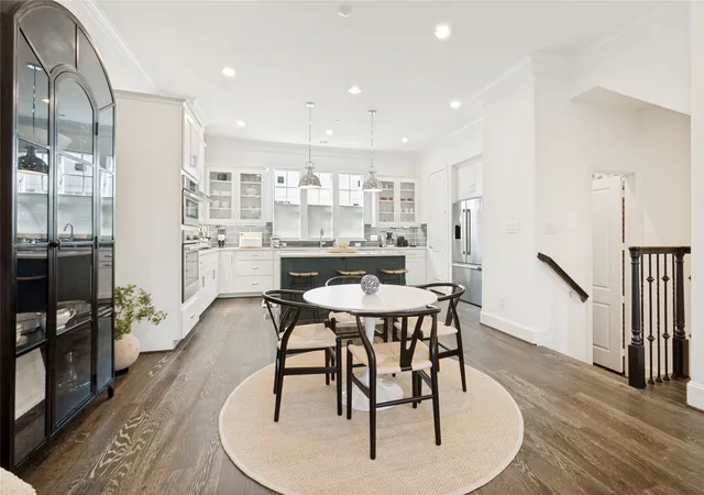 Photo 2 of Townhouse for sale at 7333 Valley View Ln #604, Dallas, TX 75240 | MLS# 21273356 | Listing updated on 2026-09-29