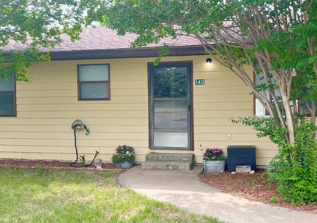 Homes for sale in De Leon, TX | 140 S Comanche Dr, De Leon, TX 76444 | MLS# 21267766