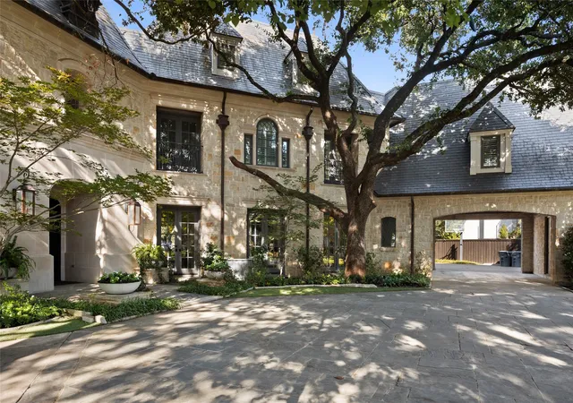 Photo 3 of Single family home for sale at 9525 Alva Ct, Dallas, TX 75220 | MLS# 21267763 | Listing updated on 2026-10-06