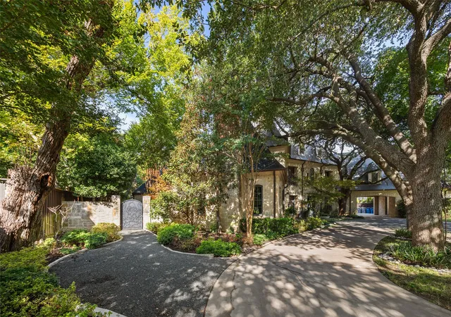 Photo 4 of Single family home for sale at 9525 Alva Ct, Dallas, TX 75220 | MLS# 21267763 | Listing updated on 2026-10-06