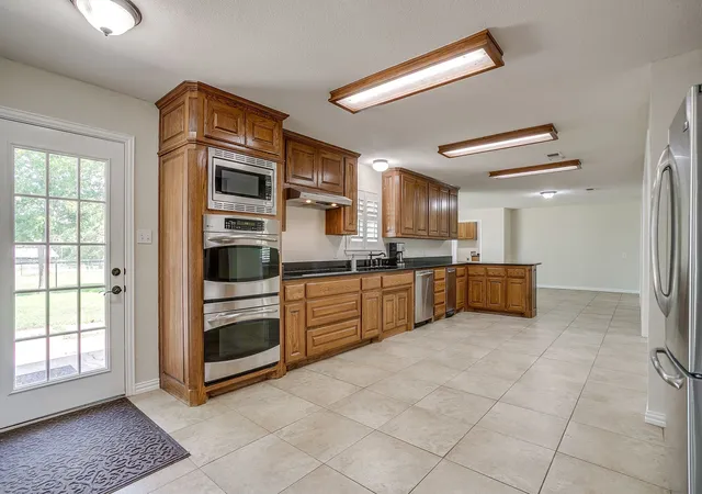 Photo 3 of House for sale at 2196 Old Agnes Rd, Weatherford, TX 76088 | MLS# 21273732 | Listing updated on 2026-07-25