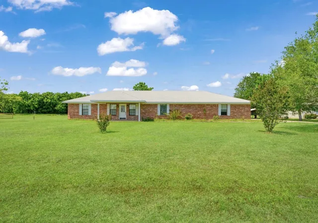Homes for sale in Sumner, TX | 152 County Road 32250, Sumner, TX 75486 | MLS# 21273685
