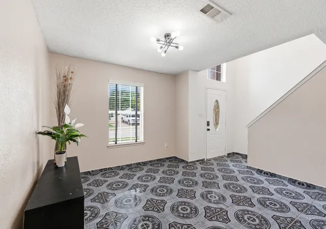 4th image of 8173 Heritage Pl Dr, Fort Worth, TX 76137 | MLS# 21273823