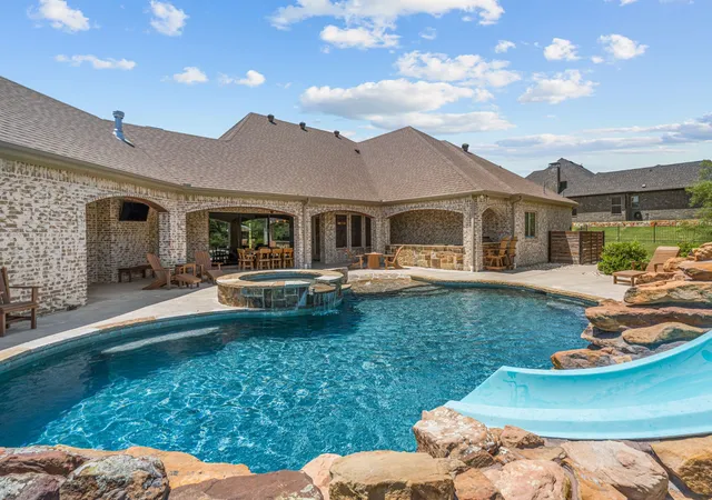 Photo 3 of Single family home for sale at 7809 Bella Flora Dr, Fort Worth, TX 76126 | MLS# 21273816 | Listing updated on 2026-08-18