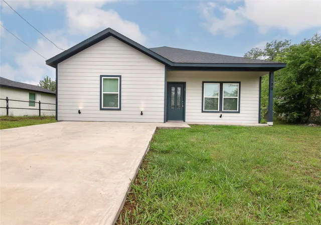 Homes for sale in Sulphur Springs, TX | 500 Como, Sulphur Springs, TX 75482 | MLS# 21268489